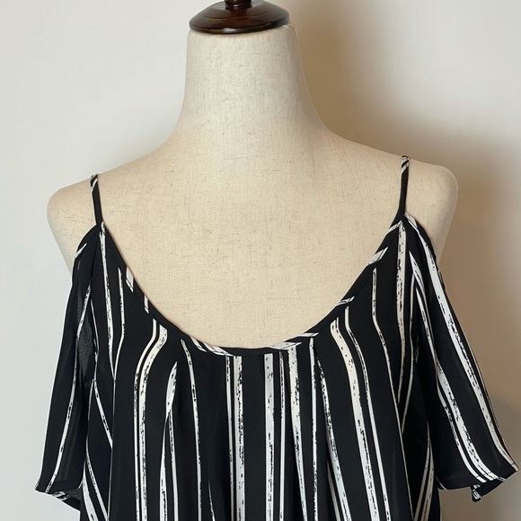 Lush‎ Black And White Striped Cold Shoulder Blouse Size XS - Picture 6 of 11